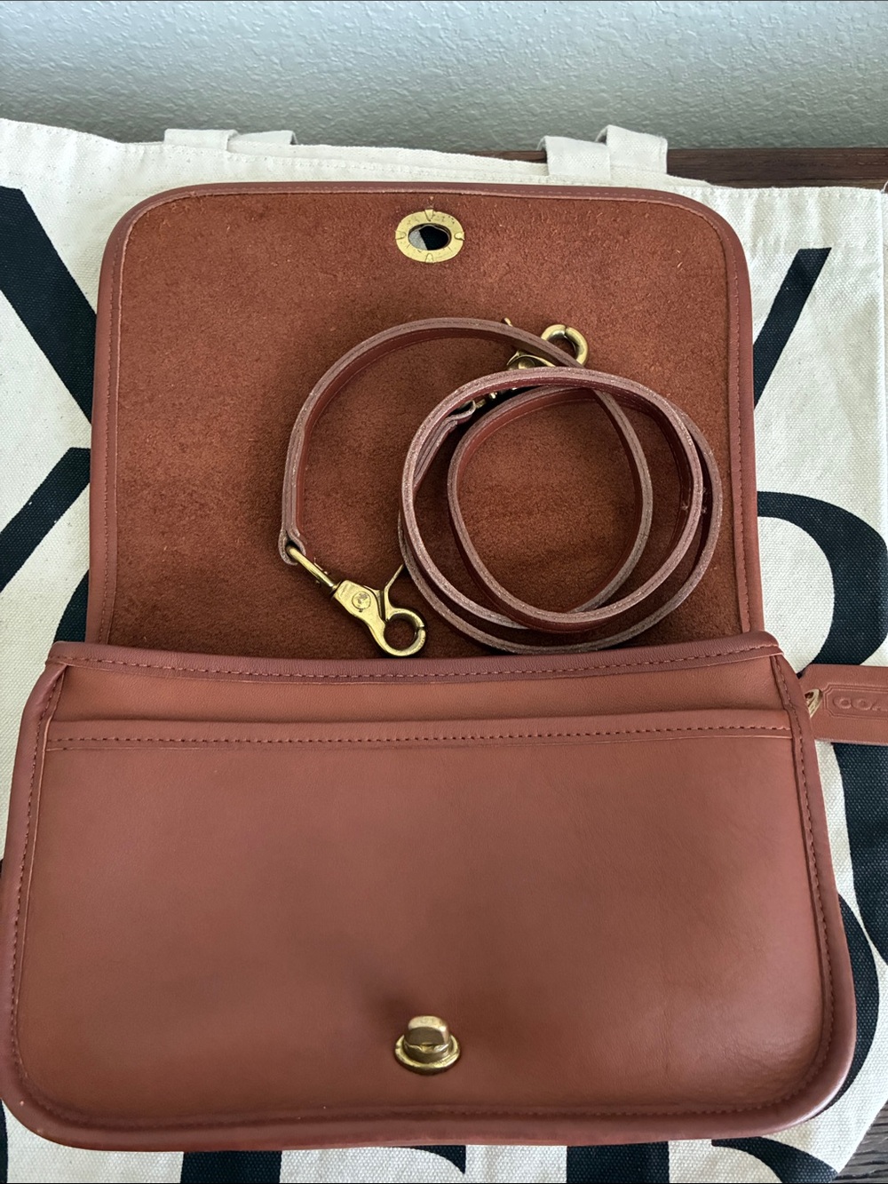 Vintage Coach Pocket Purse in British Tan - Picture 10 of 14